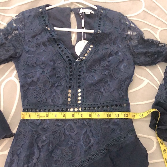 Lace dress - Picture 5 of 6